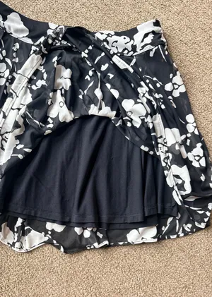 INC International Concepts Women’s Black/White Floral Pleated Skirt L thumbnail 4