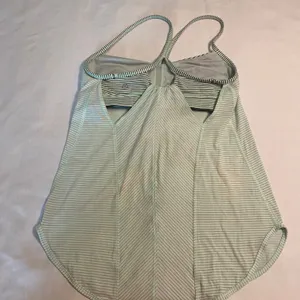 Bundle of 2 Lululemon Workout‎ Tank Tops Size 4 thumbnail 5
