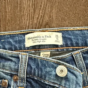 Abercrombie & Fitch Ankle Striaght Jeans thumbnail 2