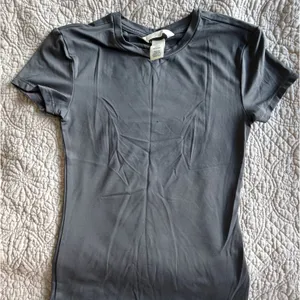 H&M Seamless Grey T-Shirt thumbnail 1