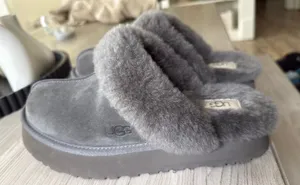 Women’s UGG Slippers thumbnail 1