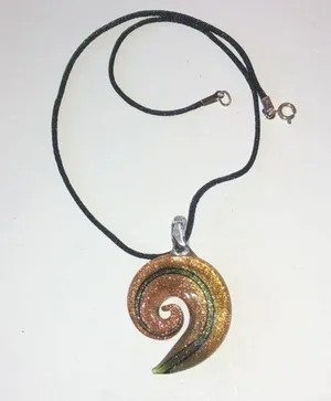 Green & Gold Shimmer Glass Pendant Necklace Vintage Boho thumbnail 1