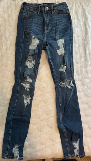 Hollister High-Waisted Ripped Skinny Jeans thumbnail 1