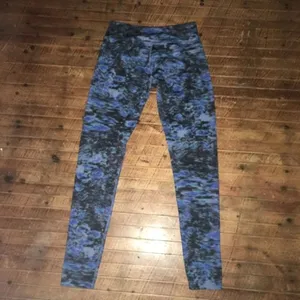 Beyond Yoga Dawn to Dusk 7/8 blue workout leggings thumbnail 3