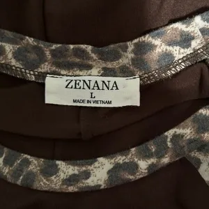 Zenana Women's Brown Animal Print Short Sleeve‎ T-Shirt with Front Pocket Size L thumbnail 3