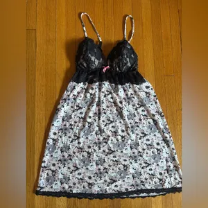 Victoria’s Secret BabyDoll Lingerie/ Slip Style with Daisies and Lace, Size S thumbnail 4
