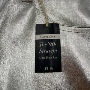 Abercrombie & Fitch Curve Love 90's Straight Ultra High Rise Jeans thumbnail 10