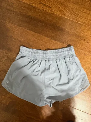 Lululemon Hottie Hot Shorts 2.5" High-Rise thumbnail 2