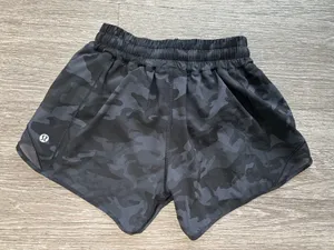 Lululemon Hotty Hot Shorts Incognito Camo Multi Grey / Black 4” Size 2 Tall thumbnail 4