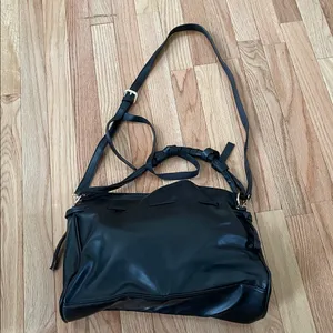 Badgley Mischka Black Faux Leather Shoulder Bag Minimalist Classic Everyday thumbnail 4