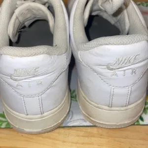 Nike Air Force 1 07 Low Womens White Sneakers Size 8.5 thumbnail 3
