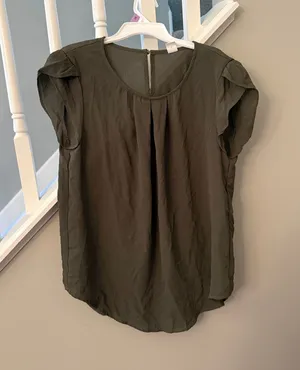 army green blouse Size M thumbnail 1