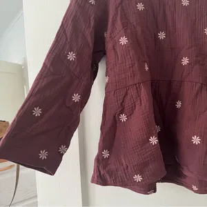 Madewell Embroidered Lightspun Peplum Gauze Open-Back Top in Vintage mulberry thumbnail 6