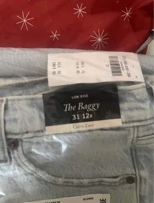 Abercrombie & Fitch Curve Love Low Rise Baggy Jeans Light thumbnail 8