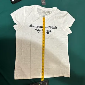 Abercrombie Women’s Cream Tee thumbnail 3