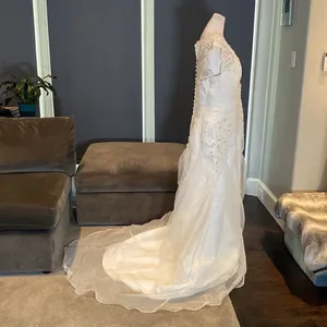 Women’s Wedding Dress Mermaid Fit Zip Up Back Small Train Size 14 NWT thumbnail 9