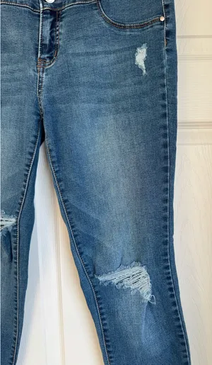 Refuge Women’s Distressed Medium Wash Skinny Jeans Size 8 thumbnail 5