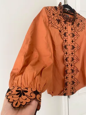 Anthropologie Scalloped Embroidered Buttondown Shirt, Size 8 thumbnail 6