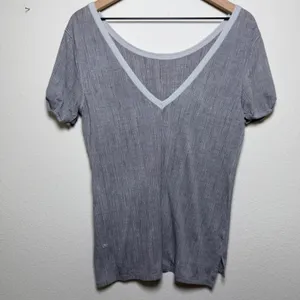 Lululemon Women Top‎ 8 Grey Short Sleeve V-Neck Scoop Neck Tee Casual thumbnail 5