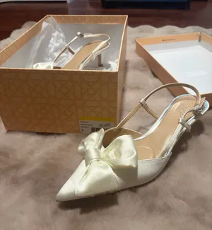 Badgley Mischka Slingback Pumps thumbnail 1