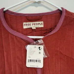Free People NWT Natalia Sweet Heart Red Velvet Quilted‎ Cropped Boxy Jacket XS thumbnail 3