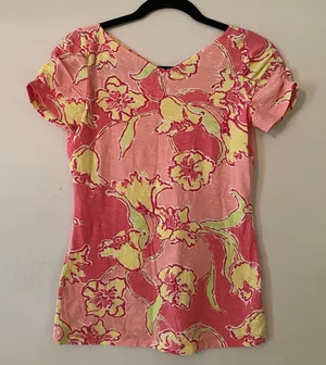Lilly Pulitzer Pink Yellow Floral Cotton T-Shirt V-neck Preppy Women's size XS thumbnail 1