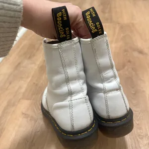 Dr. Martens | White Leather 1460 Smooth Classic Lace Up Combat Boot Shoes, EU 38 thumbnail 3