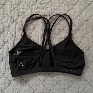 Beyond Yoga Hearts PowerShine Double Back Bra in Black Size Medium thumbnail 4