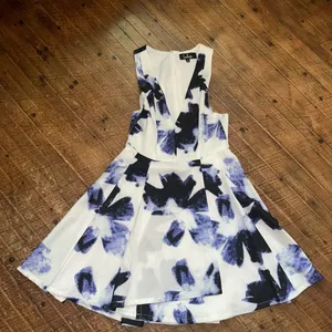 Lulu’s Seeing Chic floral blue v-neck fit & flare S skater dress thumbnail 3
