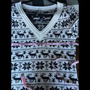 NWT’s Black and White V-Neck Sweater Dress size Large thumbnail 5