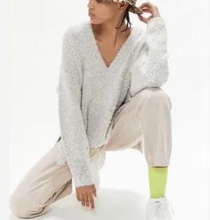 Urban Outfitters UO Rosie Soft V-Neck Side Slit Sweater Oversize thumbnail 9