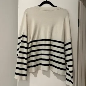 Abercrombie & Fitch Sweater thumbnail 2