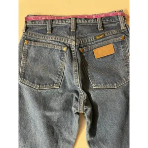 Vintage Wrangler Medium Wash Blue Straight Leg Jeans Size 5 x 34 GUC thumbnail 8