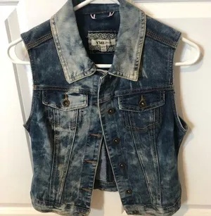 Sleeveless (slightly distressed) jean jacket Size M thumbnail 1