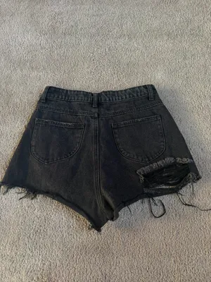 Princess Polly Black Distressed Denim Shorts – Size 4 thumbnail 3