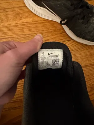 Black Nike Sneakers Size 7.5 thumbnail 6