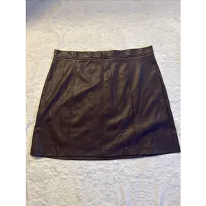 Banana Republic Sz 16 Faux Leather Purple Skirt thumbnail 3