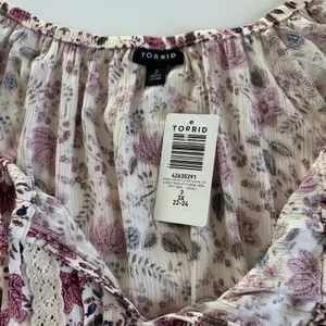 Torrid Crinkle Gauze Flutter Sleeve Top In Lovely Paisley Floral Dew Women’s 3X thumbnail 4