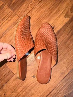 Universal Threads Mules thumbnail 2