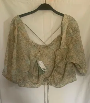 H&M Criss Cross Crop Top (NWT) thumbnail 3
