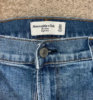 Abercrombie High Rise Mom Jeans thumbnail 2