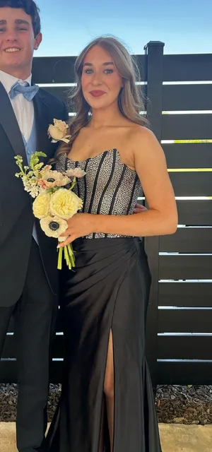 Sherri Hill Prom Dress thumbnail 1