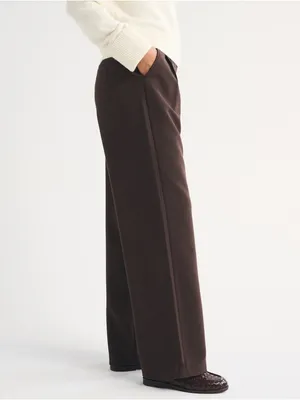 Abercrombie & Fitch Curve Love A&F Sloane Tailored Wide Leg Pant in Dark Coffee thumbnail 3