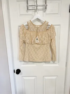 NWT Easel Cream Lace Coquette Cottagecore Cold Shoulder Balletcore Small Top thumbnail 7