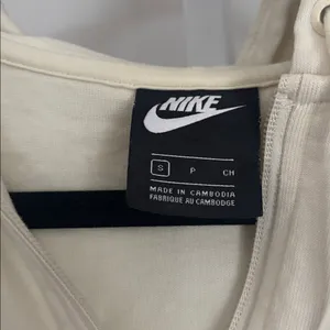 Nike Full Zip Hoodie Cream Loose Fit Waist Length Boxy Full Zip up Jacket Size S thumbnail 4