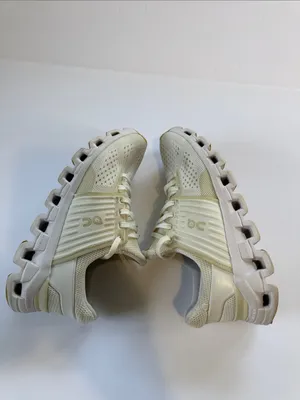 On Running Women's Sneakers in Cream thumbnail 9