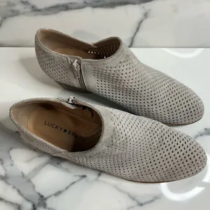 Lucky Brand Gray Suede Perforated Baylah Bootie Sz 9 Boho Minimalist Festival thumbnail 4
