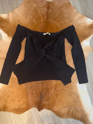 Abercrombie & Fitch Off-The-Shoulder Twist Sweater Top in black M thumbnail 5