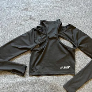 K-POP Inspired Black Cutout Crop Top – Long Sleeve, High Neck – Size XS‎ thumbnail 7
