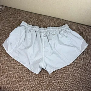 Lululemon Hotty Hot High-Rise Short 3” Sz 8 White Outdoor Casual Preppy Gorpcore thumbnail 4